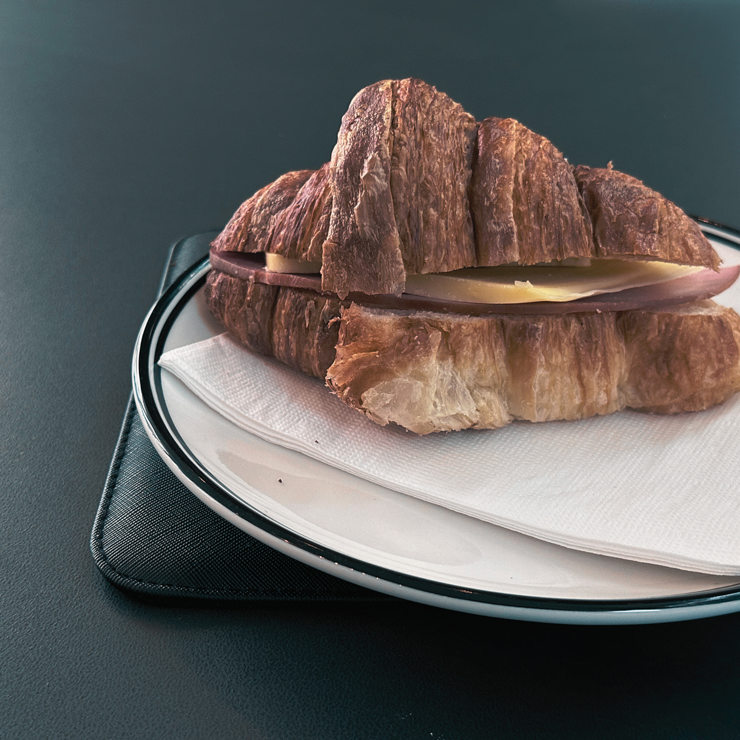 NITRATE-FREE HAM & CHEESE CROISSANT